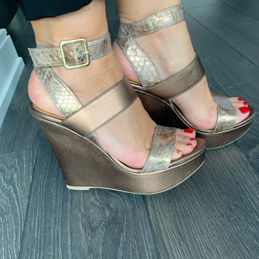 NEW woman shoes